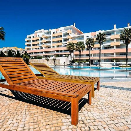 Fantastic Seaside Family Apartment With Pool Пареде Екстериор снимка