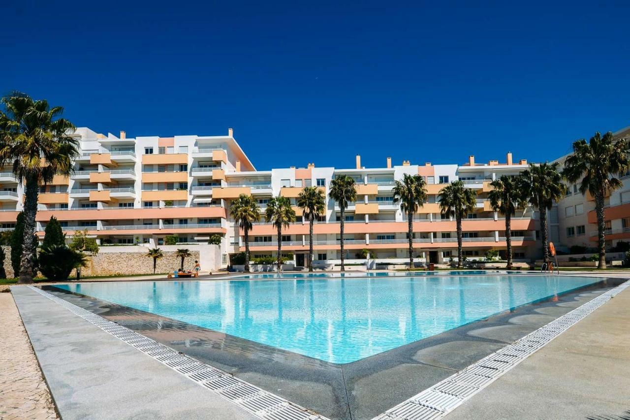 Fantastic Seaside Family Apartment With Pool Пареде Екстериор снимка
