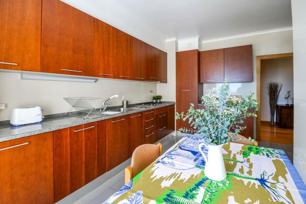 Fantastic Seaside Family Apartment With Pool Пареде Екстериор снимка