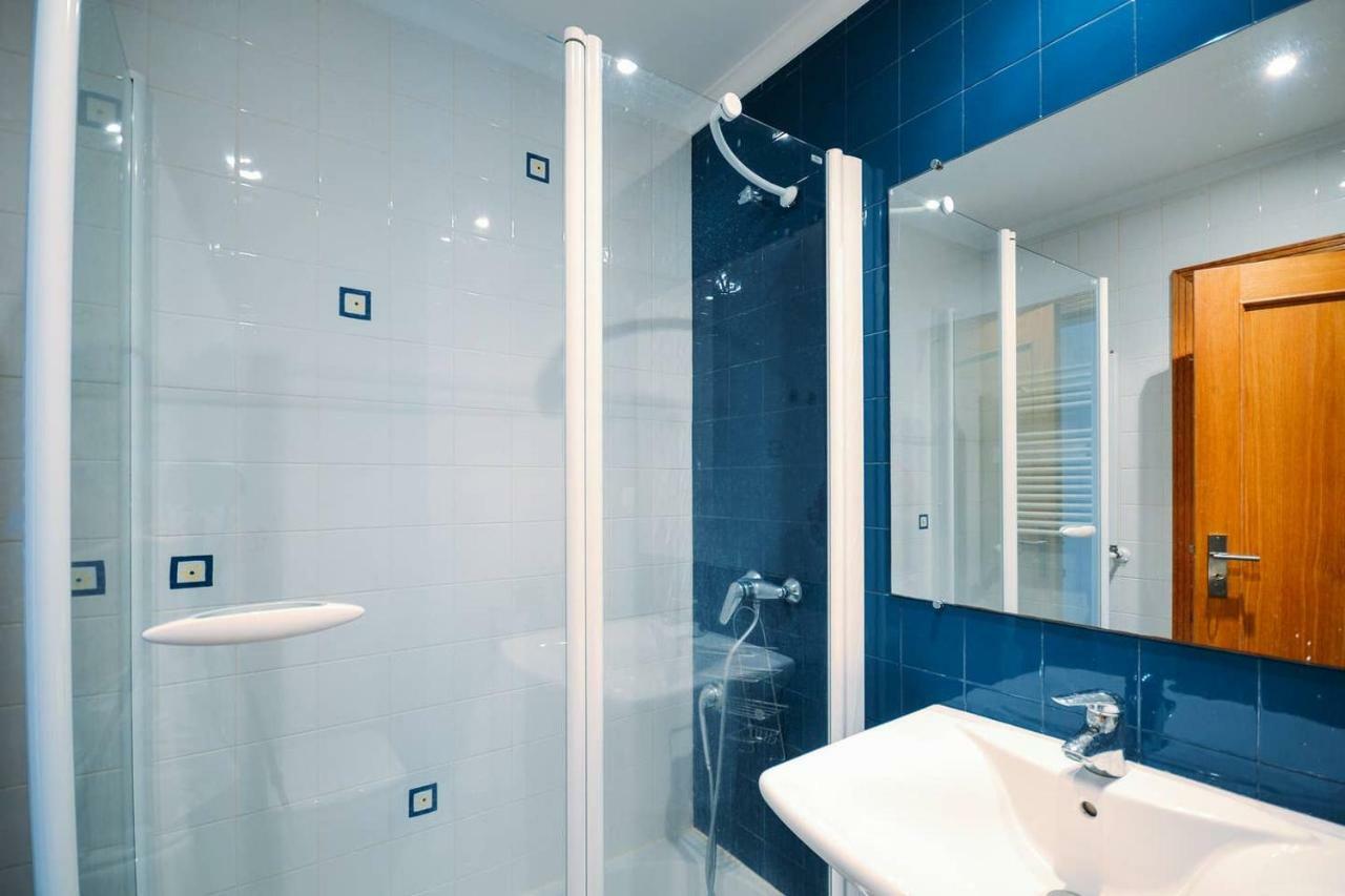Fantastic Seaside Family Apartment With Pool Пареде Екстериор снимка