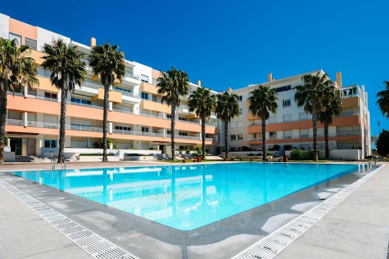 Fantastic Seaside Family Apartment With Pool Пареде Екстериор снимка